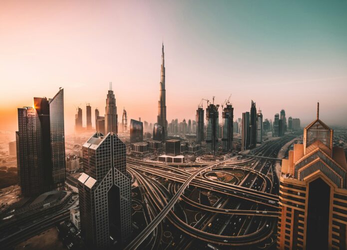 Dubai acelera serviços públicos com inteligência artificial em 2025